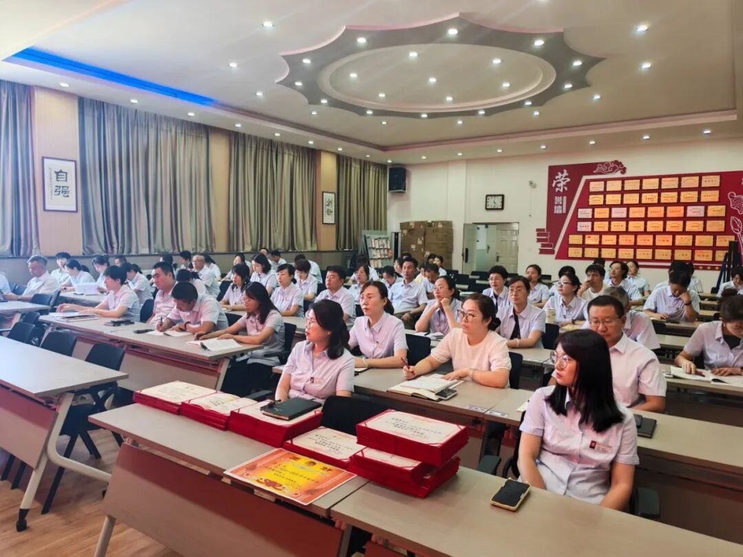 银川英才学校庆祝第41个教师节暨表彰大会