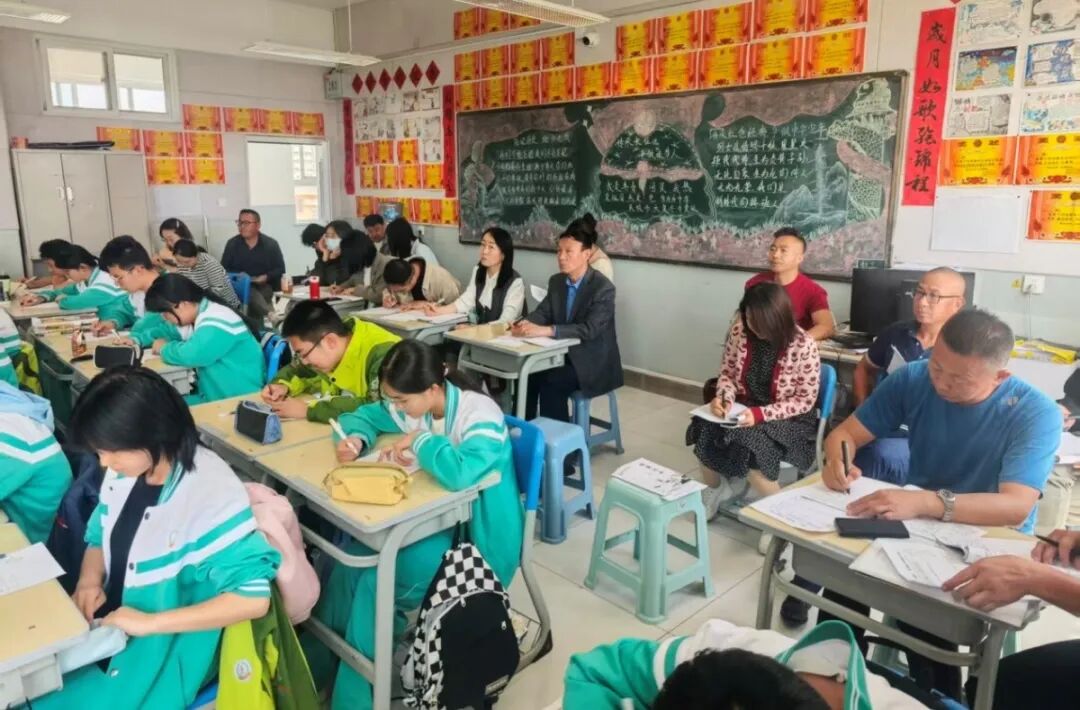 党建领航·数智赋能·深研共进——银川英才学校与银川市阅海第二中学数学学科联合教研活动